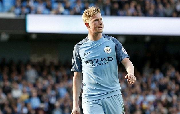 尤文全队和球迷一起出现在登机口，斯帕莱蒂和球迷们友好互动