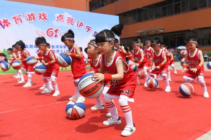 勇士险胜雄鹿，战绩回升：谁是真正的功臣？数据详解一览无遗