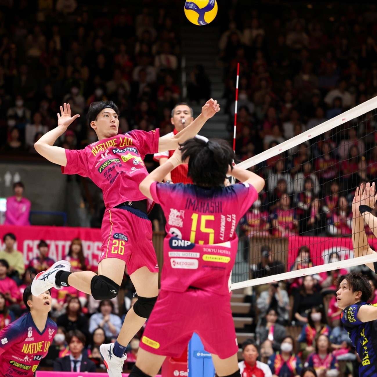 火箭惨败国王遭遇三连败！一场比赛暴露两大软肋，杜兰特无奈震惊